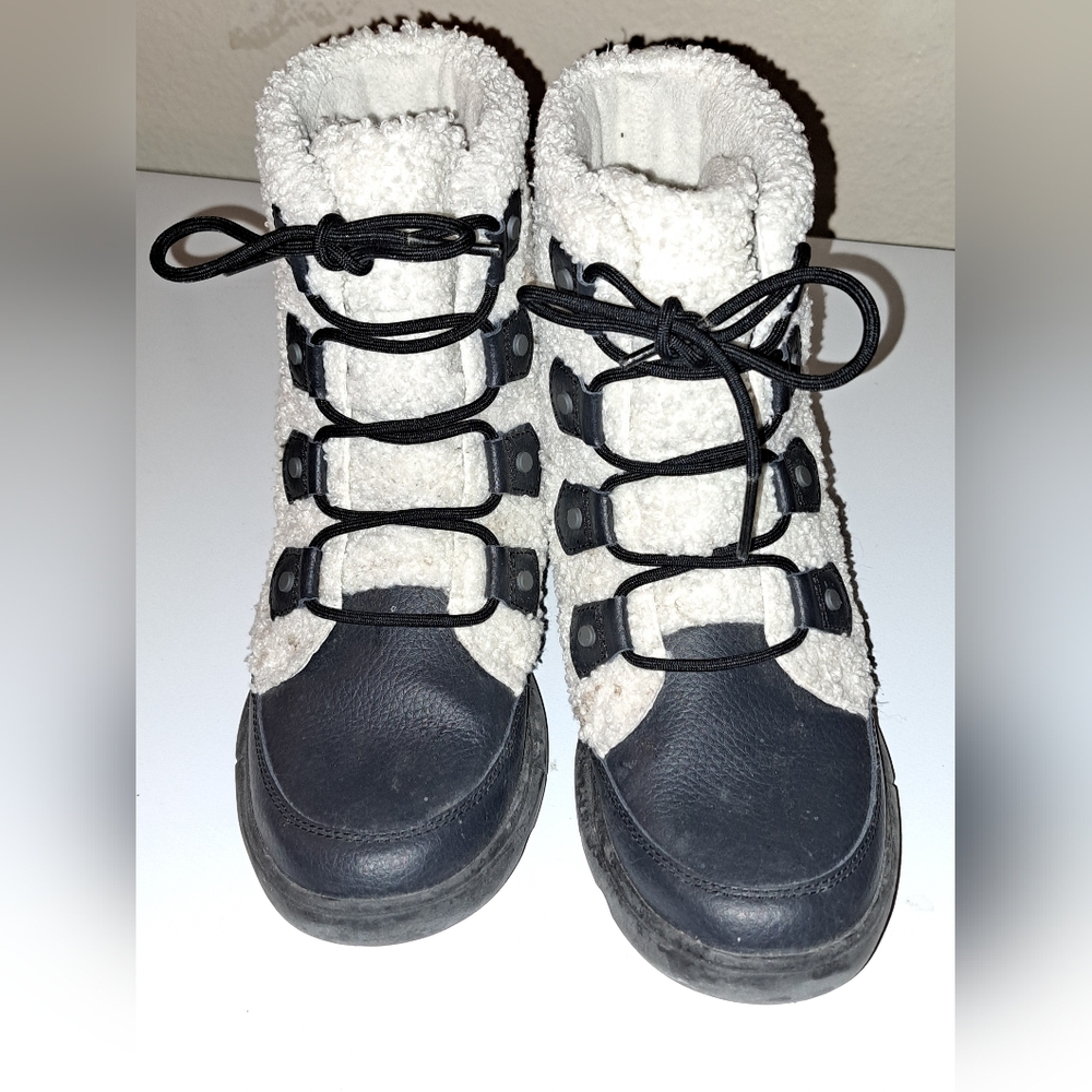 Sorel Cozy Black and White Winter Boots